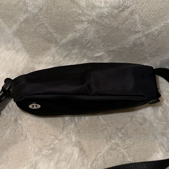 lululemon 1L NWT Black Everywhere Belt Bag Fanny Pack Water Repellent - Picture 8 of 15